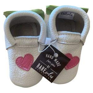 White with pink heart back bow -leather moccasins - size 6-12months -size 4-5.5…